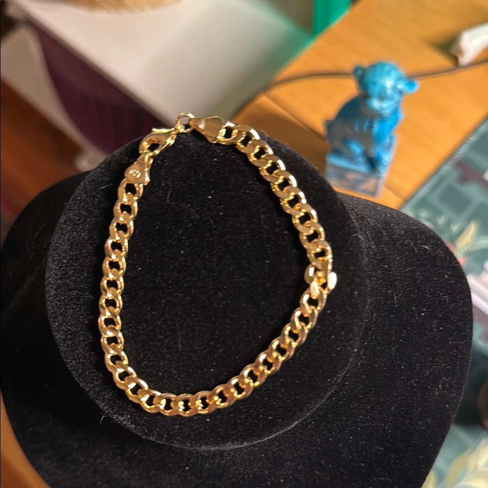 Luxurious Brazilian Gold Curb Link Bracelet.